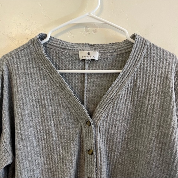 Socialite Gray Waffle Knit Button Down Tie Front Long Sleeve Top Medium - Picture 2 of 8
